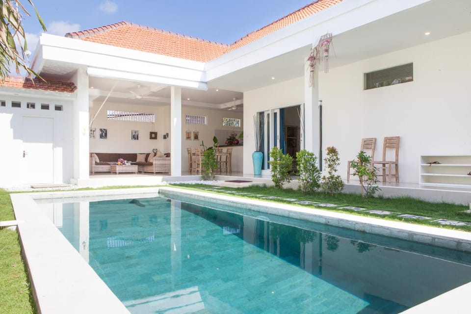 Property building, Communal lounge/ TV room, Garden, Floor plan, Swimming pool