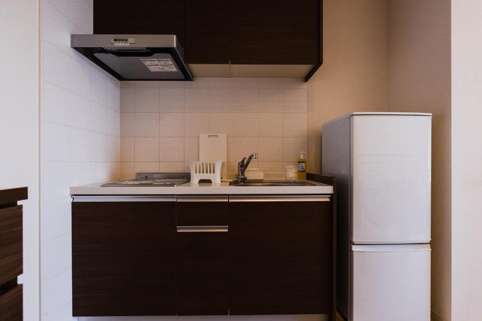 Kitchen or kitchenette, minibar