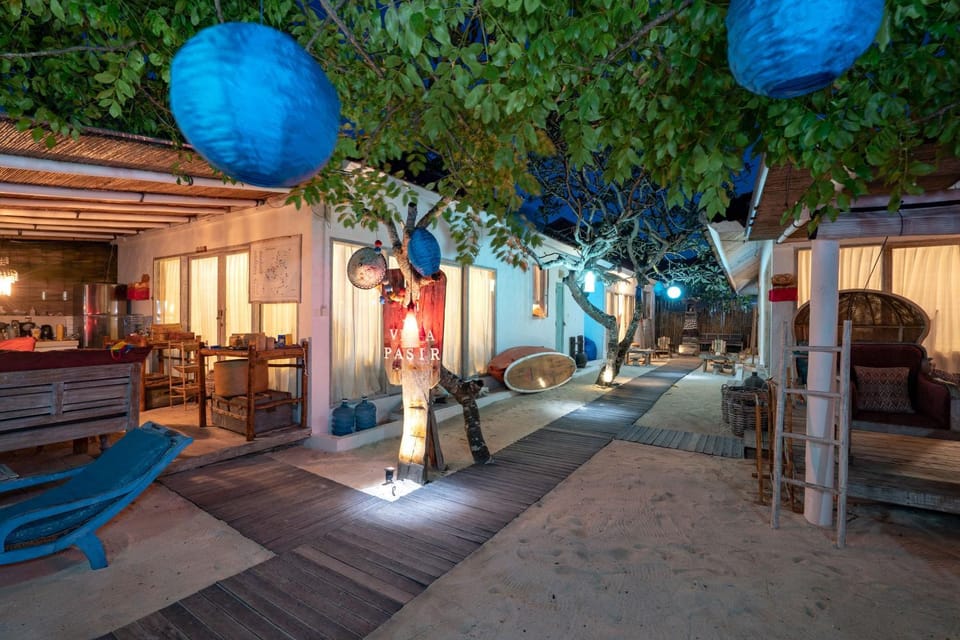 Night, Seating area