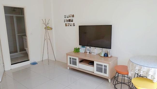 Shower, Bathroom, TV and multimedia, Bedroom