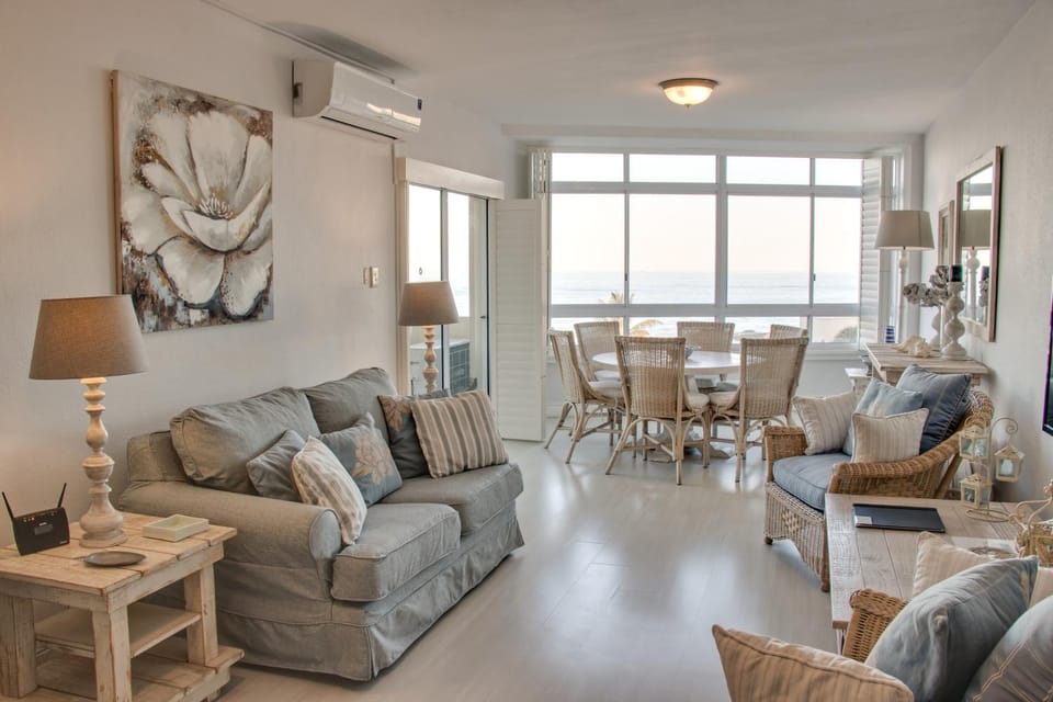 TV and multimedia, Living room, Seating area, Dining area, Sea view