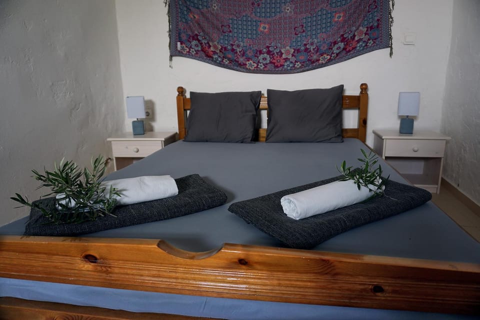 Bed, Photo of the whole room, Decorative detail, Bedroom, On site