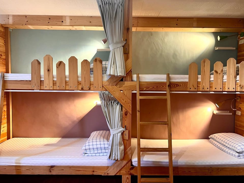 Bedroom, bunk bed