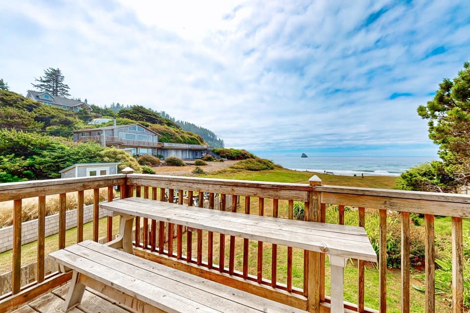 Shoreline Cottage Oceanfront Vacation Rental House in Cape Meares