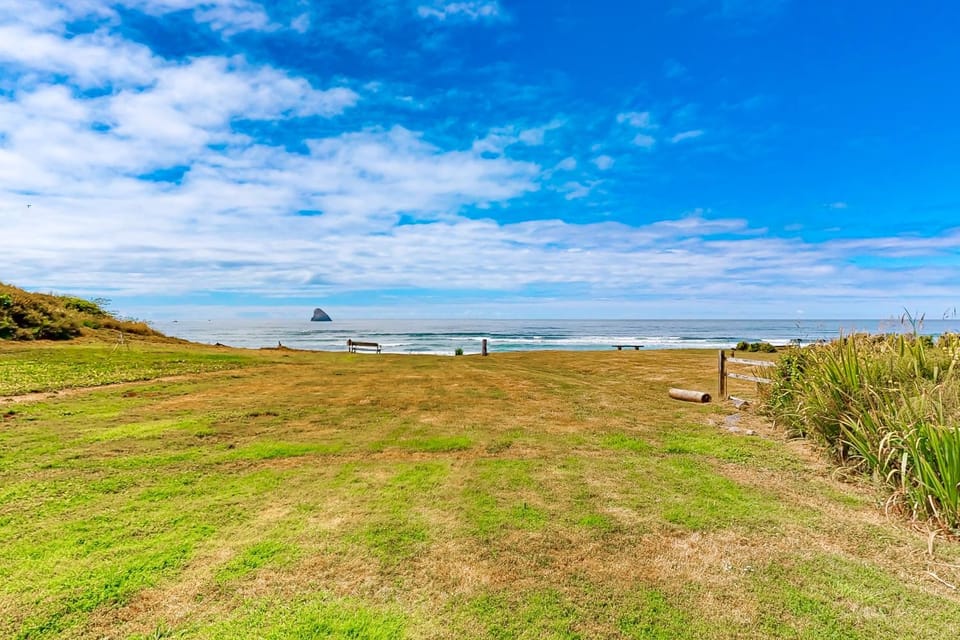 Shoreline Cottage Oceanfront Vacation Rental House in Cape Meares
