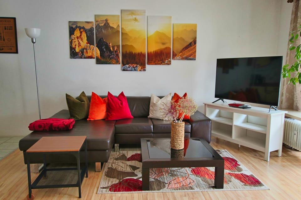 TV and multimedia, Living room, Seating area