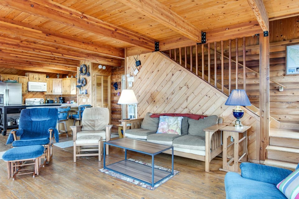 Port Angeles Blue Mountain Lodge with Bunkhouse House in Olympic National Park