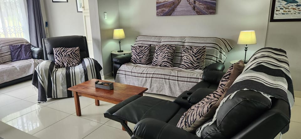 Living room, Photo of the whole room
