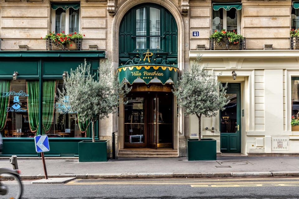 Facade/entrance