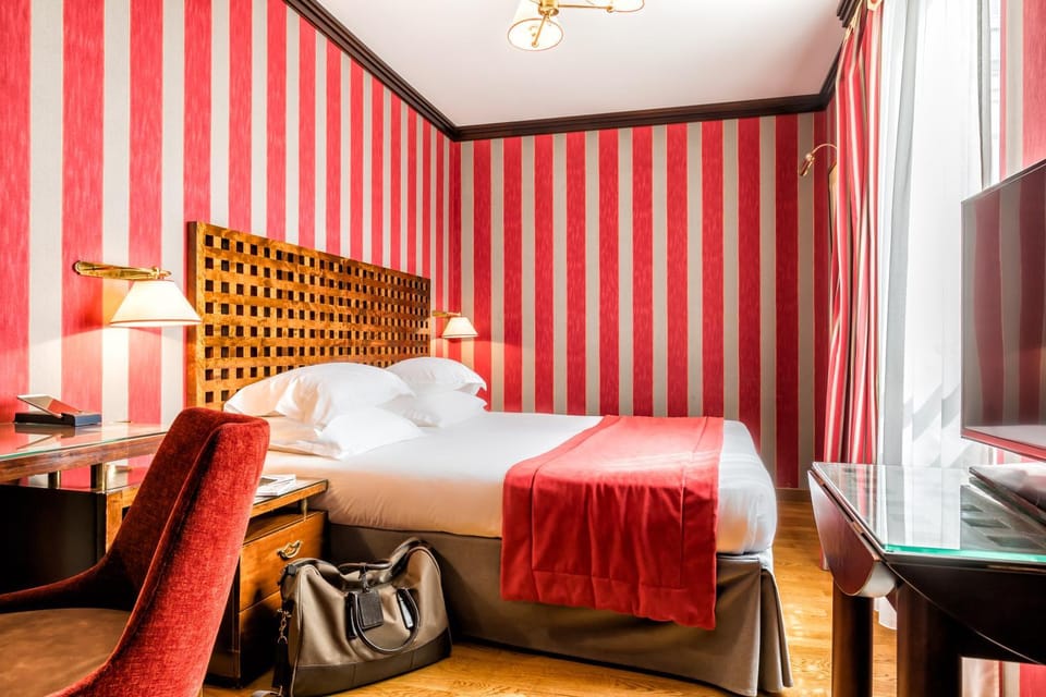 Bed, Photo of the whole room, Family