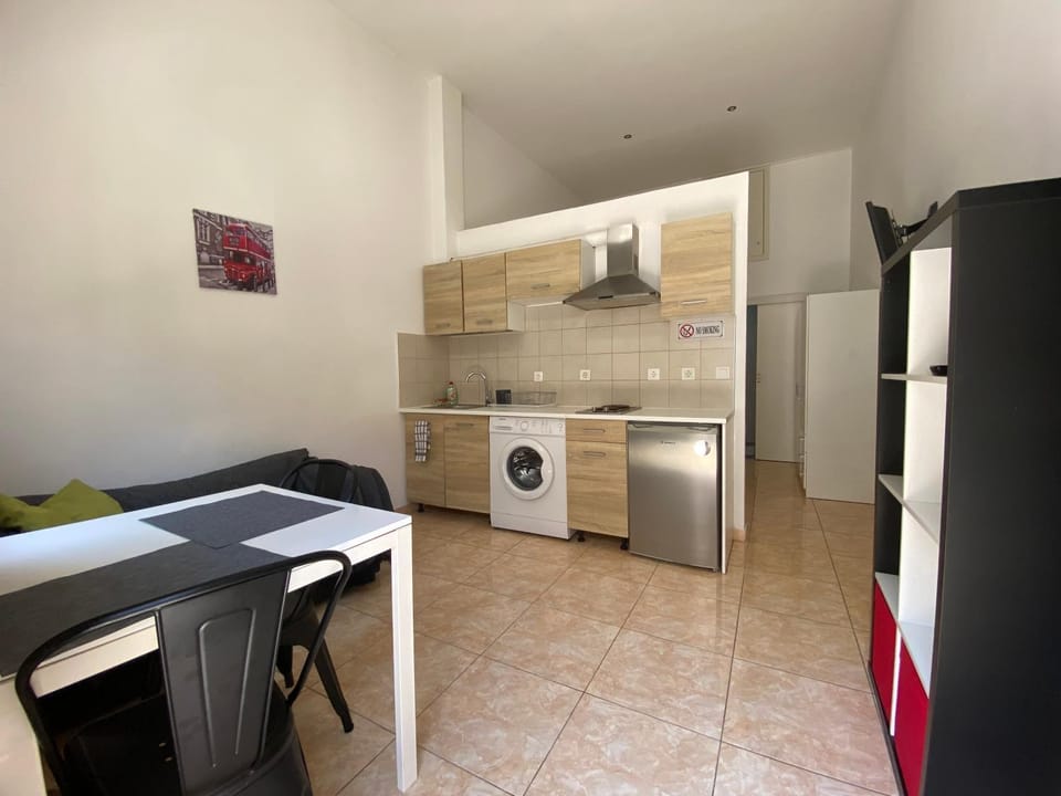 Kitchen or kitchenette, Seating area