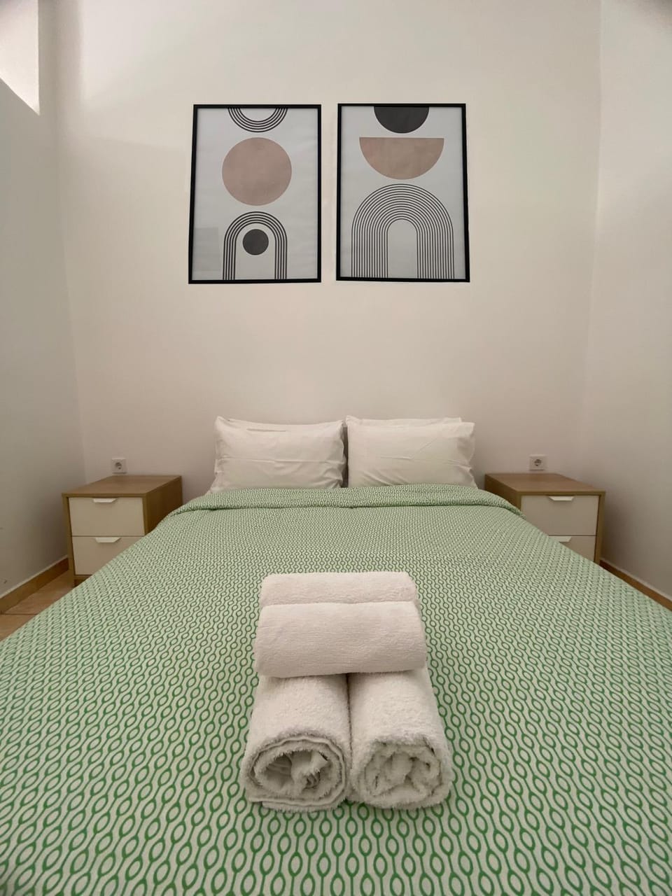 Bed, Photo of the whole room, Bedroom, towels