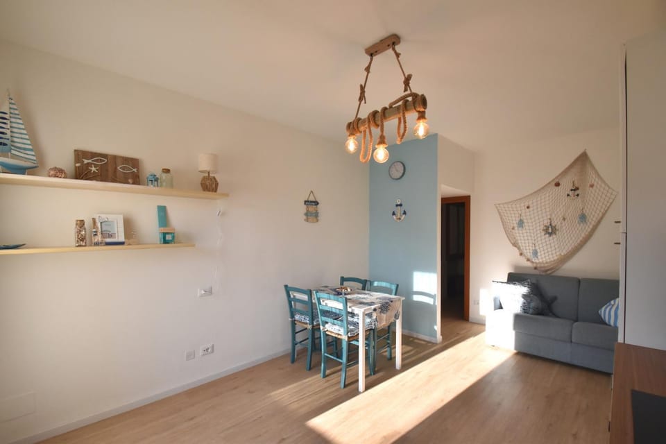 TV and multimedia, Kitchen or kitchenette, Living room, air conditioner