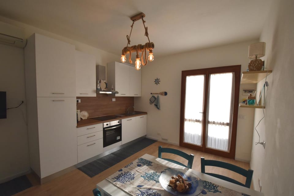 TV and multimedia, Kitchen or kitchenette, Living room, air conditioner