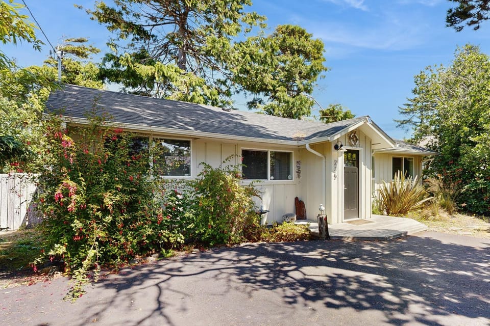 The Wallace Beach House House in Lincoln Beach