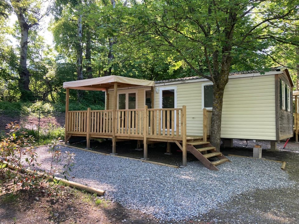 Camping Les Grillons Campground/ 
RV Resort in Provence-Alpes-Côte d'Azur