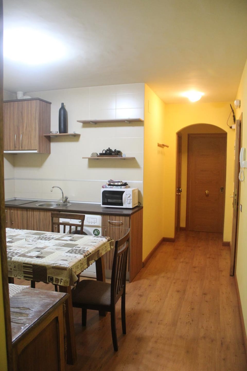 Kitchen or kitchenette, Dining area, Communal kitchen