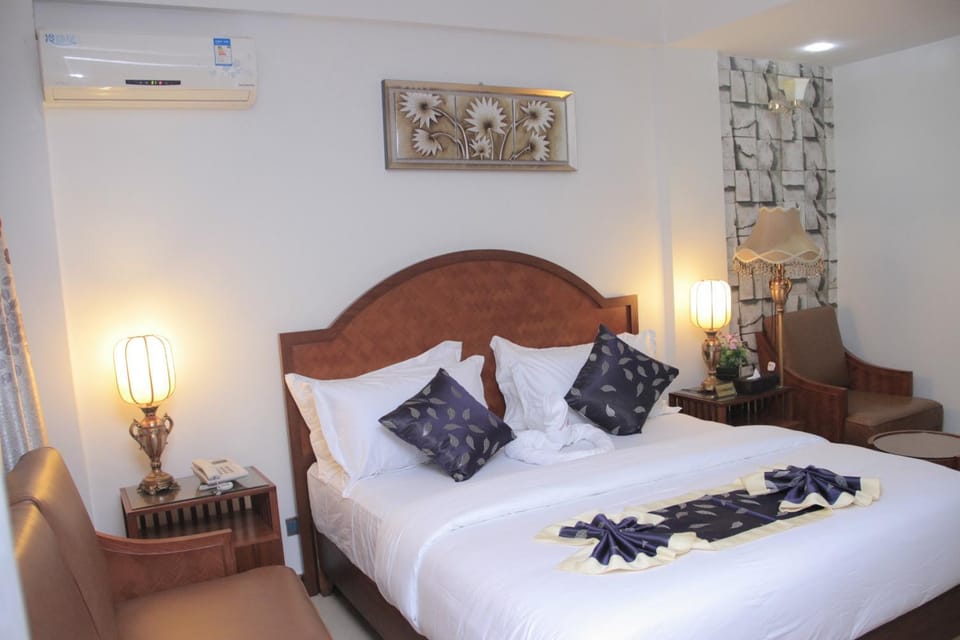 Photo of the whole room, bunk bed, air conditioner