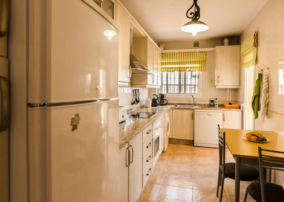 Kitchen or kitchenette, dishwasher, minibar, pet friendly, stove, toaster