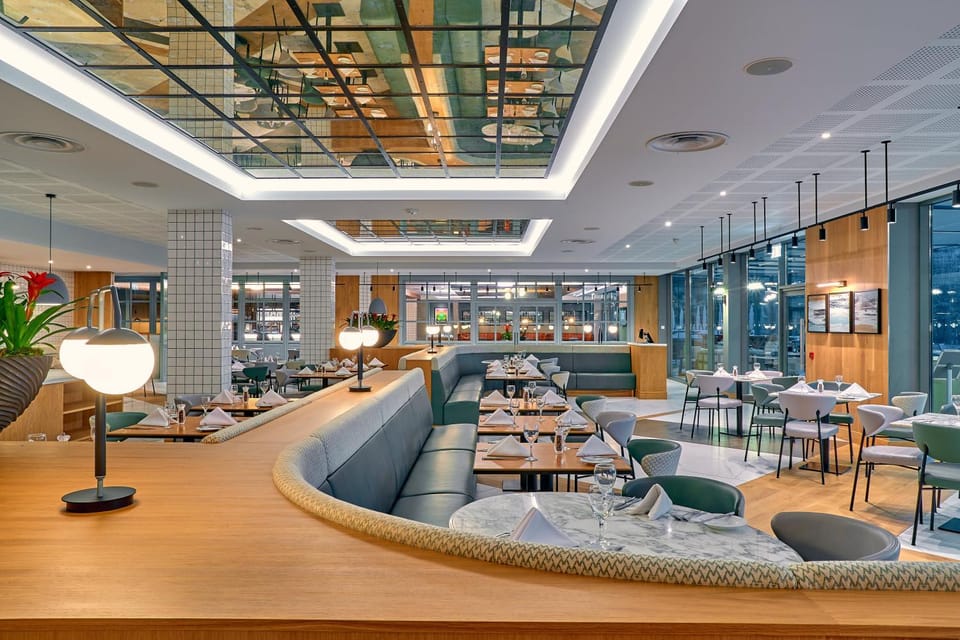 Restaurant/places to eat, Food and drinks