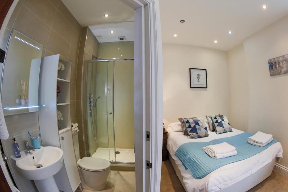 Finchley Central Spacious 3 bed triplex loft style apartment Apartment in London