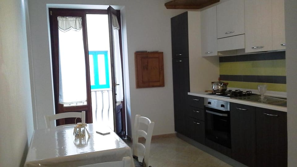 Balcony/Terrace, Kitchen or kitchenette, Photo of the whole room, Dining area