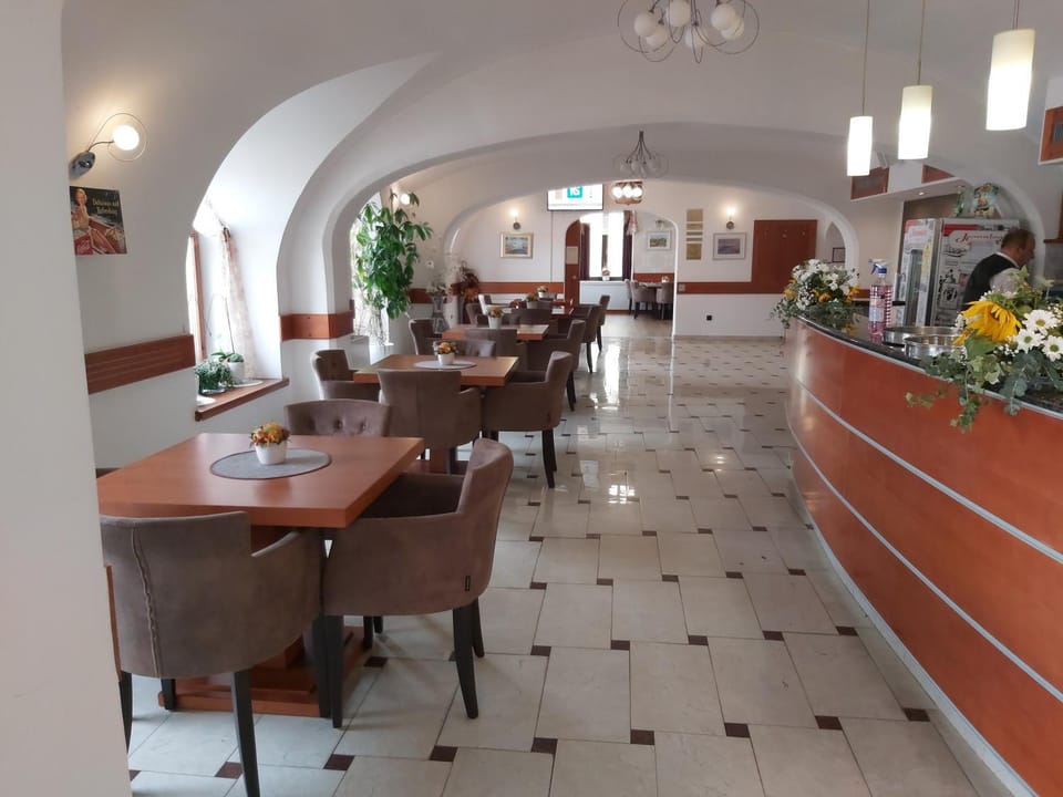 Staff, Communal lounge/ TV room, Lounge or bar, Seating area