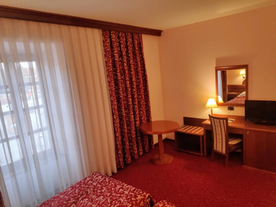 Communal lounge/ TV room, TV and multimedia, Photo of the whole room, Bedroom