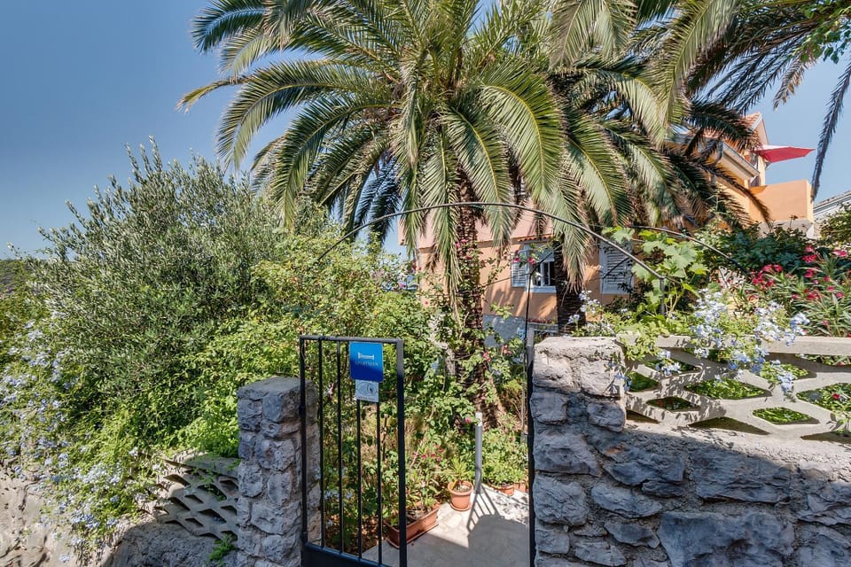 Facade/entrance, Garden, Street view