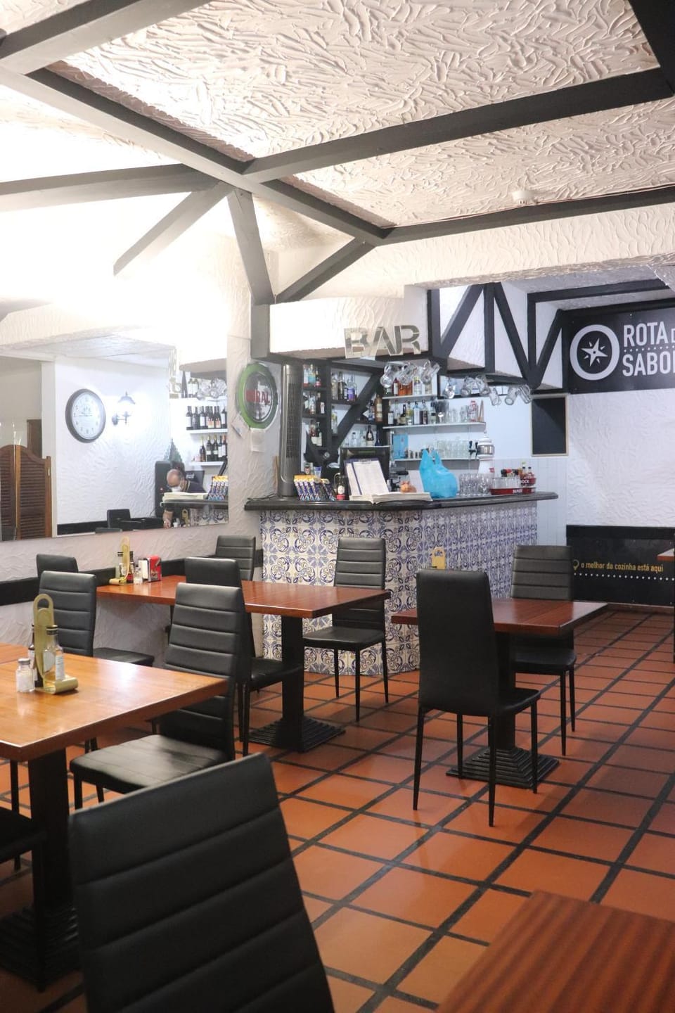 Restaurant/places to eat, Lounge or bar