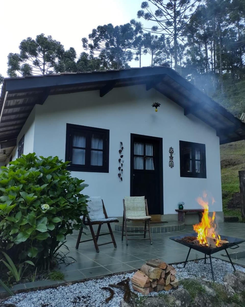 Property building, Facade/entrance, BBQ facilities, Balcony/Terrace, flat iron, hair dresser