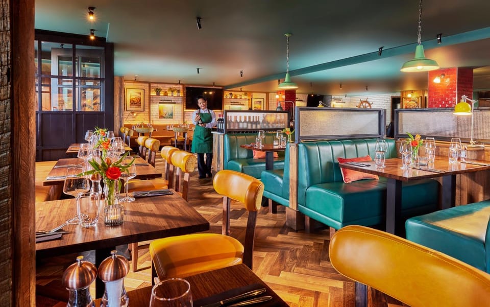 Lounge or bar, Food and drinks