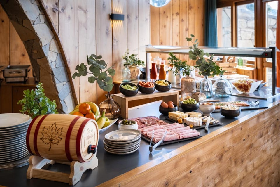 Continental breakfast, Buffet breakfast