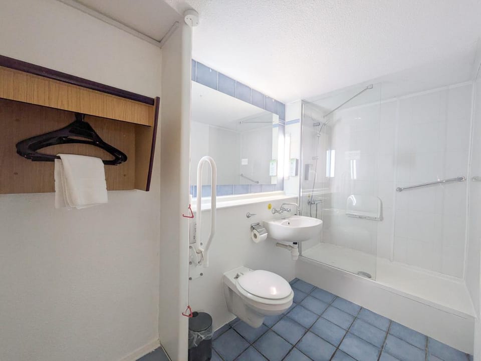 Bathroom, acessibility