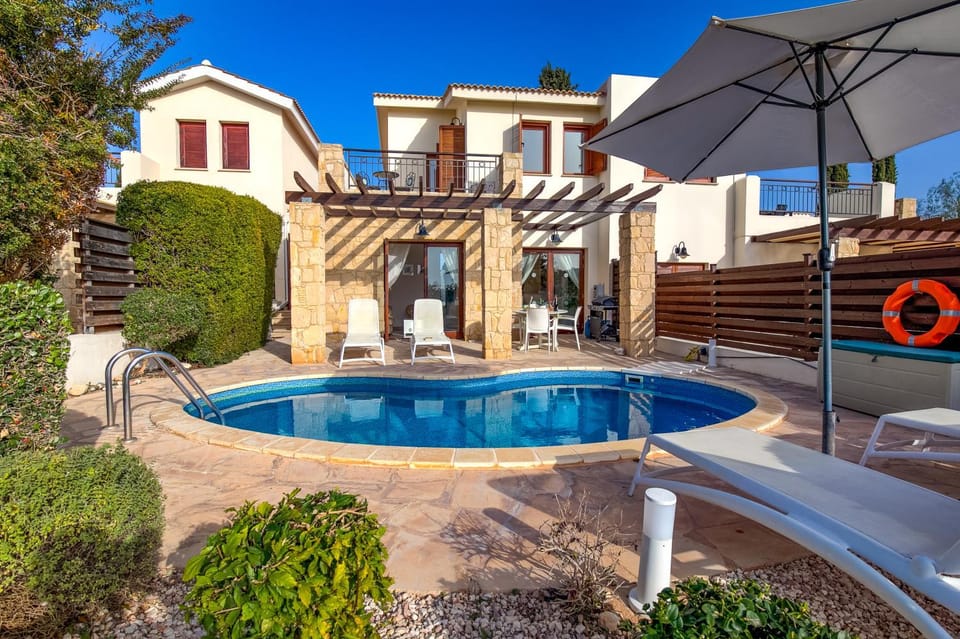 Property building, Garden, Balcony/Terrace, Swimming pool, sunbed
