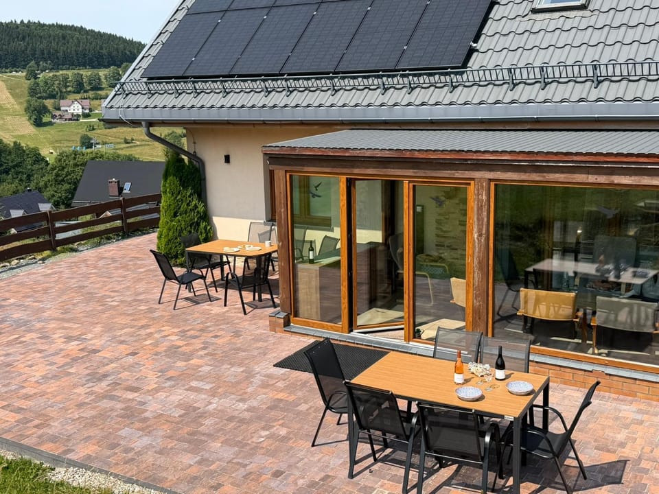 Property building, Balcony/Terrace, Dining area