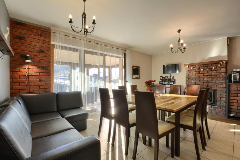 Kitchen or kitchenette, Living room, Seating area, Dining area