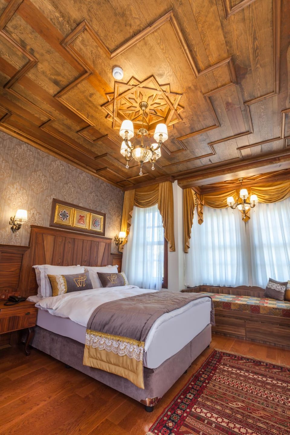 Bed, Living room, Seating area, Bedroom