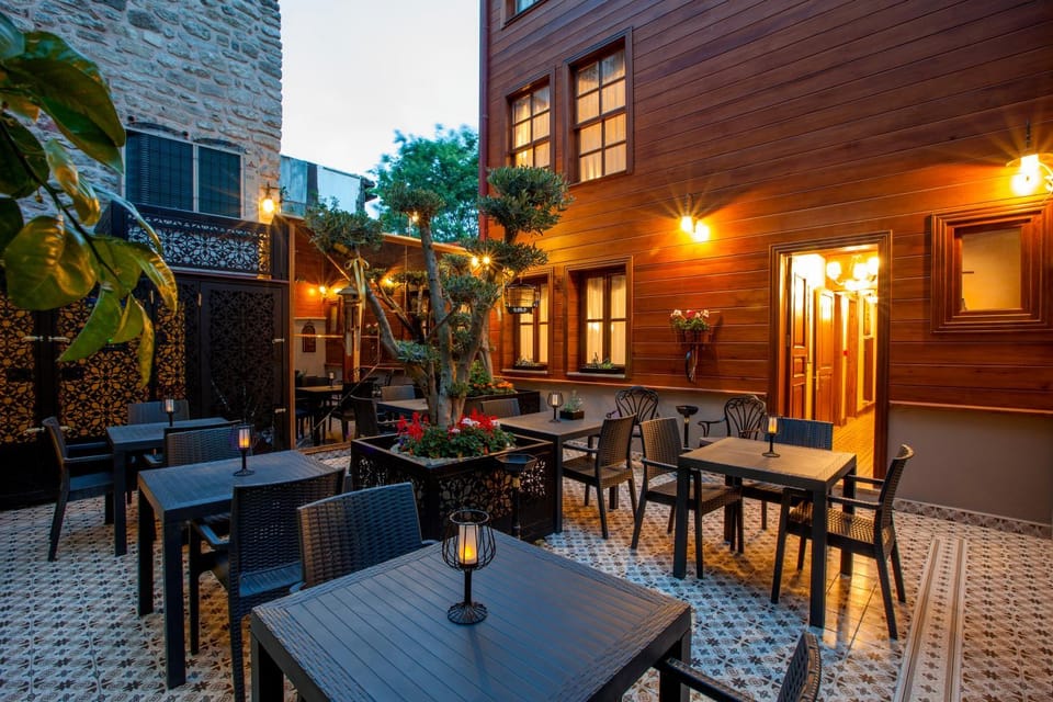 Restaurant/places to eat, Other, Decorative detail, Animals, Food, Area and facilities, Entertainment, Buffet breakfast, Drinks