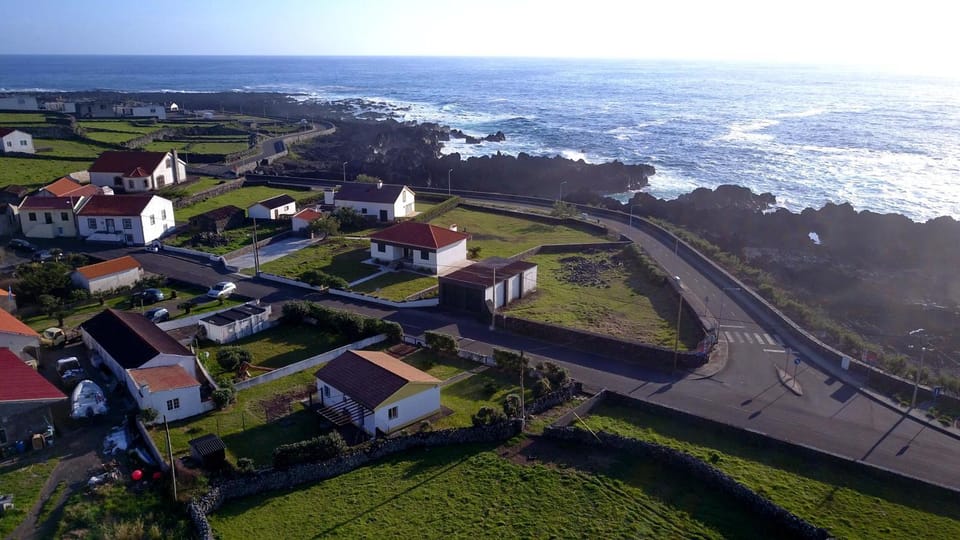 Property building, Neighbourhood, Natural landscape, Bird's eye view, Sea view, Street view
