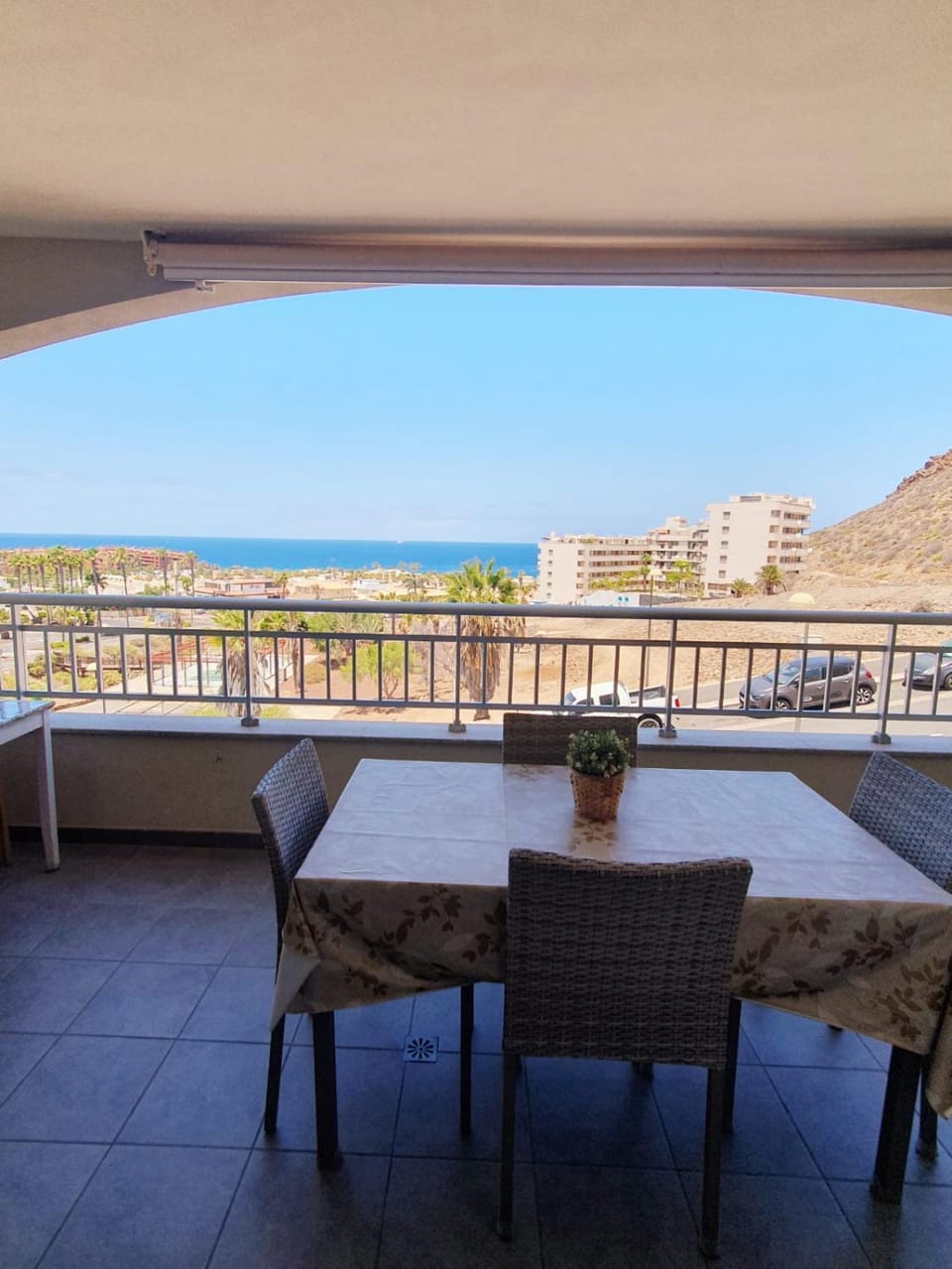 Day, Natural landscape, Balcony/Terrace, Dining area, Sea view
