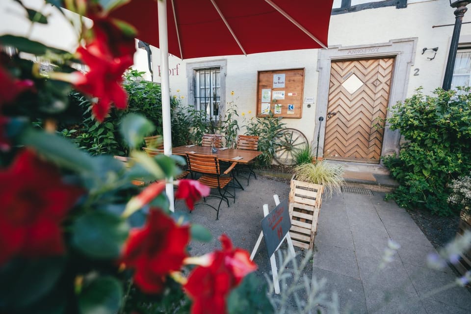 Restaurant/places to eat, Garden, Balcony/Terrace