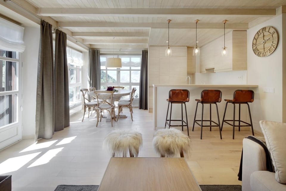 Living room, Dining area