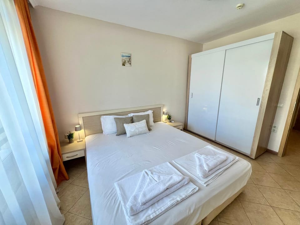 Bed, Photo of the whole room, Bedroom, towels, wardrobe