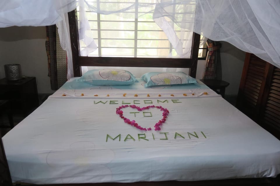 Bed, Photo of the whole room, Decorative detail, Bedroom