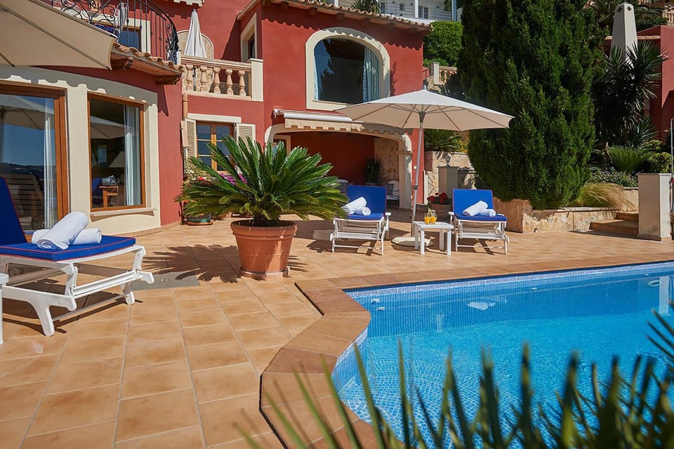Property building, Facade/entrance, Balcony/Terrace, Swimming pool, Swimming pool