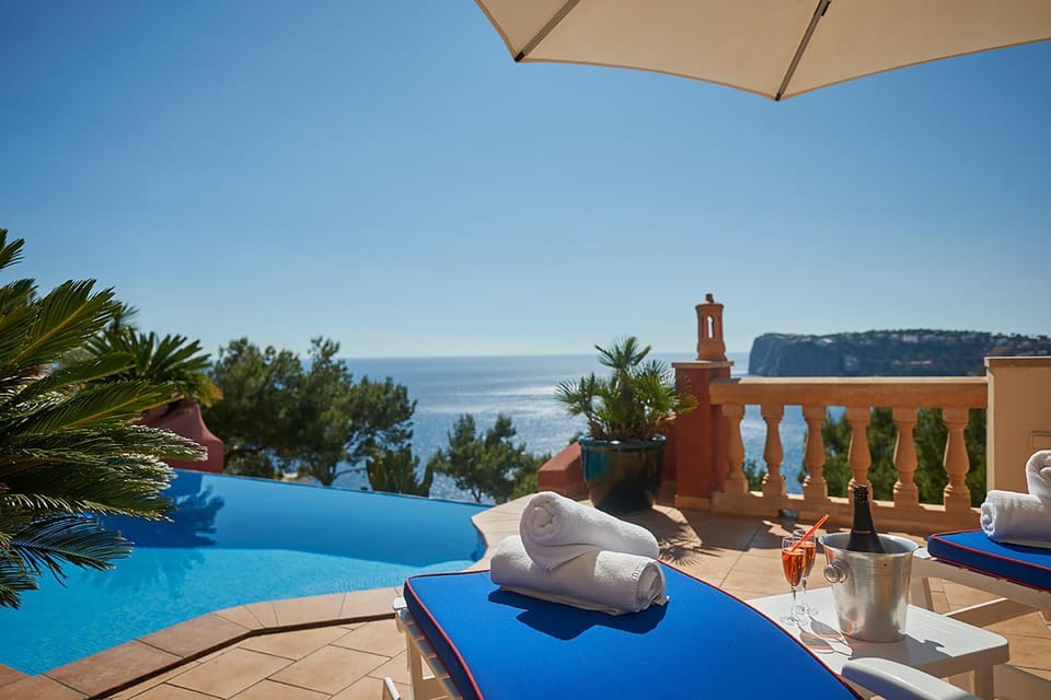 Property building, Facade/entrance, Balcony/Terrace, Sea view, Swimming pool, Swimming pool