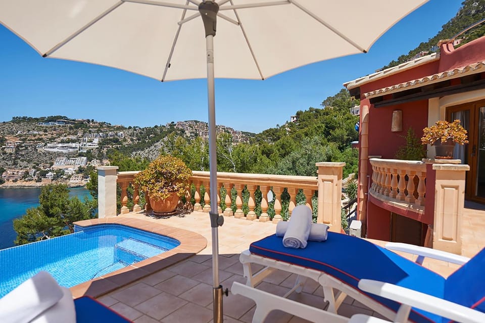 Property building, Facade/entrance, Balcony/Terrace, Sea view, Swimming pool, Swimming pool
