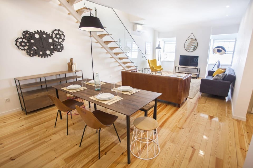 TV and multimedia, Kitchen or kitchenette, Living room, Decorative detail, Dining area