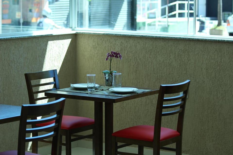 Restaurant/places to eat, Lounge or bar